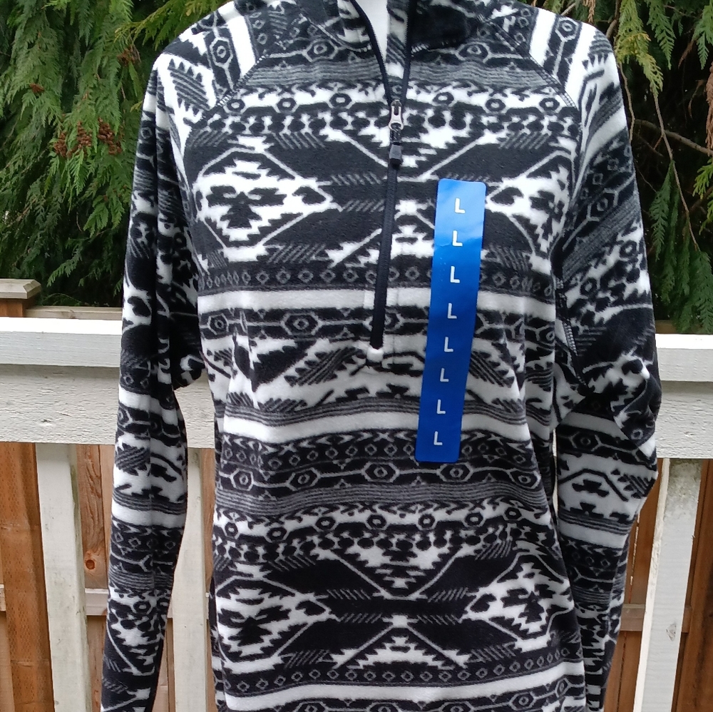 NWT Eddie Bauer Aztec-inspired 1/4 zip fleece size L